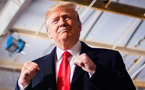 新年賀詞11秒說完 川普：我在上班你們在外狂歡