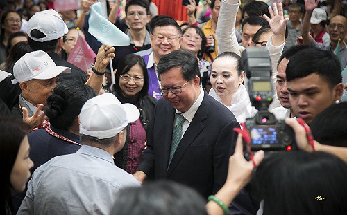 藝文鼓5 送進市府 桃園藝文界力挺鄭文燦連任