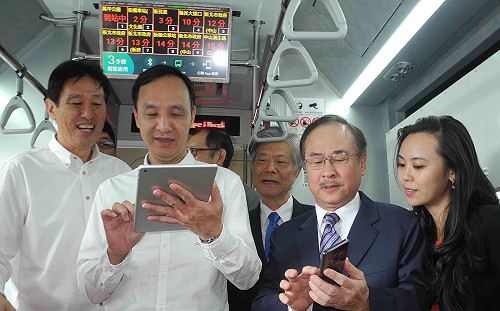 (影)全球首創預約下車！新北公車App讓手機變成下車鈴