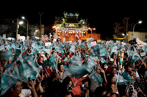 現場直擊》陳其邁林園造勢晚會 台式民主氣氛熱烈