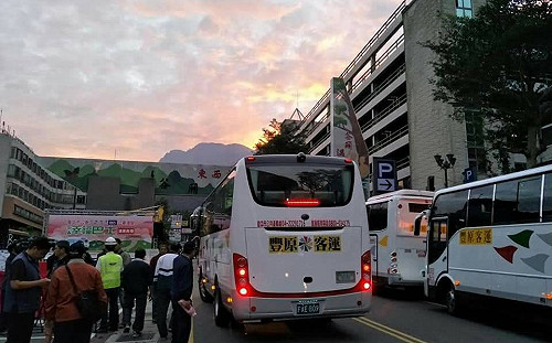 中橫通車 網友 : 車子開得進去 人潮進得來 梨山發大財