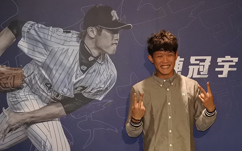 日職／通勤仍搭電車  陳冠宇：還好沒被球迷嗆聲