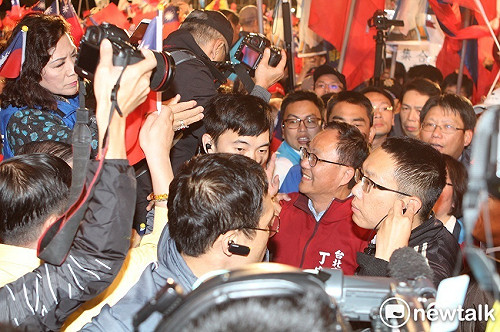 選前之夜》丁守中嘆：台北遍體麟傷 連歌詞都寫「離開台北流浪到北京」