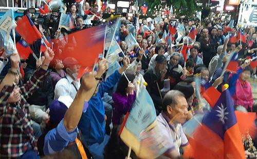 開票直擊》(影)黃敏惠逐漸領先 支持者情緒高漲高喊「凍蒜」