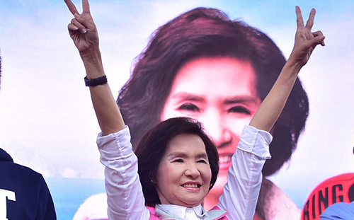 綠地變藍天成宜蘭首位女縣長！林姿妙三鞠躬感謝選民
