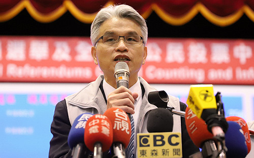 中選會主委陳英鈐為開票延遲道歉 選務均依法辦理