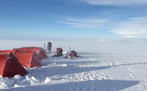 南極特派員日記/前進南極點 受困暴風雪三天
