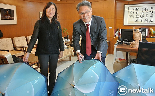 團慶義賣紀念傘籌措講師費  國台交要遍撒音樂種子到社區