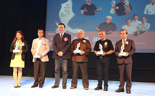 高雄文藝獎獲獎者有這些！許立明大讚「實至名歸」