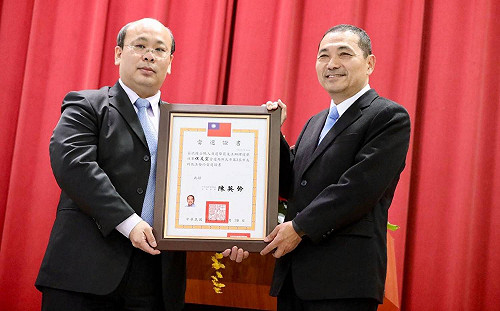 領取市長當選證書 侯友宜：會全力以赴把市政做好