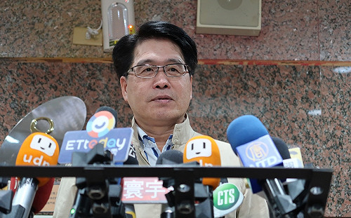 卓榮泰參選 游盈隆質疑：派系共推 扭扭捏捏才出來