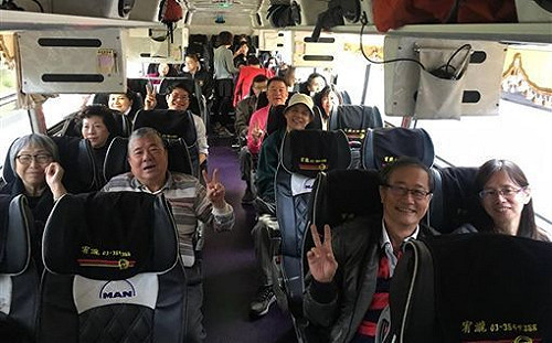 李來希揪團高雄看豪宅 網酸爆「看來年金砍不夠多」