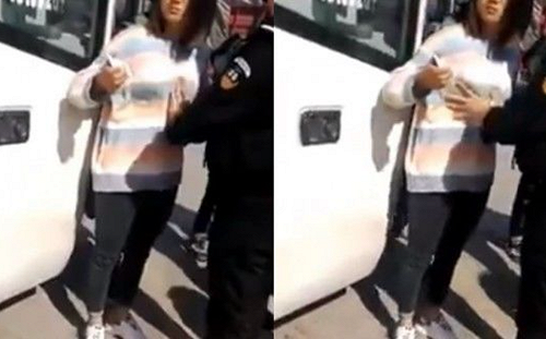 (影) 新疆日常？男警安檢竟摸年輕女子胸部多次