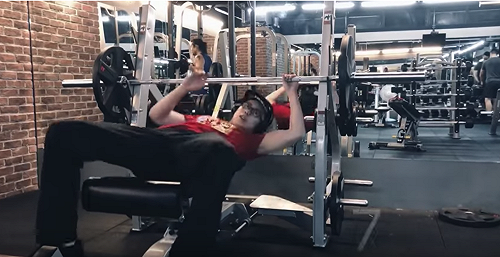 孫安佐秀健身影片  喊話館長求點評