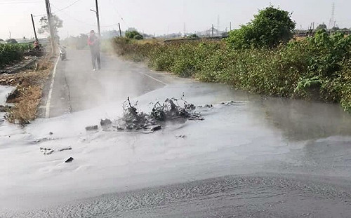 屏東萬丹泥火山「路中央」噴發 毀損道路、農田