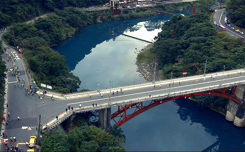 (影)體驗在峽谷奔馳的快感！烏來馬拉松手刀去報名