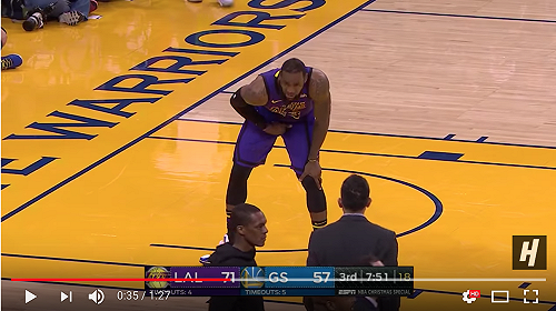 NBA／瘸著走回休息室　詹皇耶誕大戰受傷離場(影)