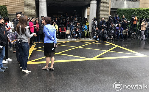 答應受訪卻走人！媒體戶外苦候2.5小時與新北幕僚爆言語衝突