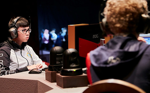 爐石戰記全明星賽》三星大師一輪跪！承泰不要挺進8強：舞台好熱