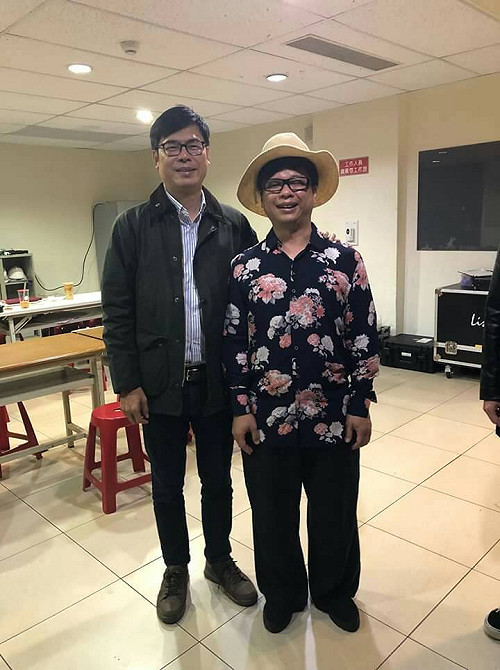 陳其邁出席陳明章音樂會感謝相挺 與王俊傑合照成臉書亮點