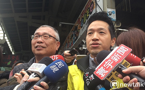 何志偉、陳思宇士林市場掃街 快步穿梭未相遇