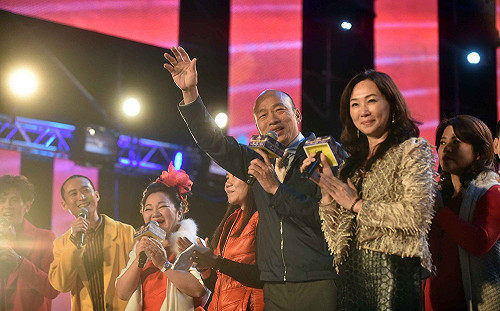 韓國瑜不滿遭批政治酬庸  賴坤成爆內幕回嗆「最假仙就你們這對」