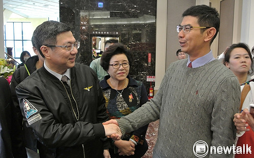 中市議會民進黨團四長交接 總召李天生：監督力量不會減少