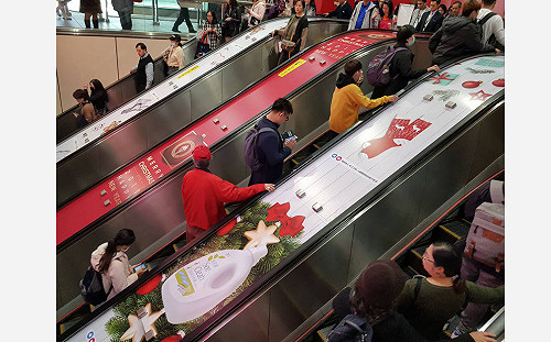 搭電扶梯要靠右邊站？英國地鐵「禁止行走」實驗打臉