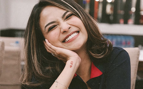 清純攏系假！印尼知名女星下海外賣　刺青洩漏身份