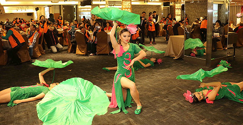 慈暉志工隊送餐17年 三重獨居長者提前歡度年節