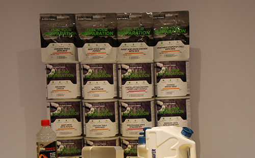 英國民眾恐慌瘋狂囤物資　業者推「生存包」賺脫歐財