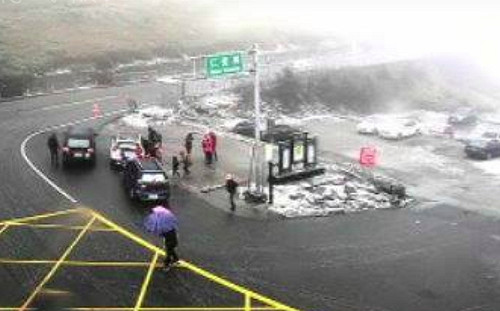 合歡山也下雪了！武嶺至合歡山莊路段現需加掛雪鍊