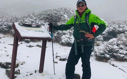 雪山圈谷也下雪了！銀白雪霜灑滿山頭超美