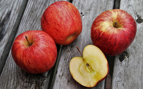 鑲金的？二顆蘋果賣8萬元　業者：全部賣光