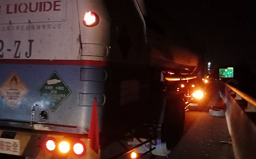 中山高北上大林段油罐車與5車連環撞 1死2傷