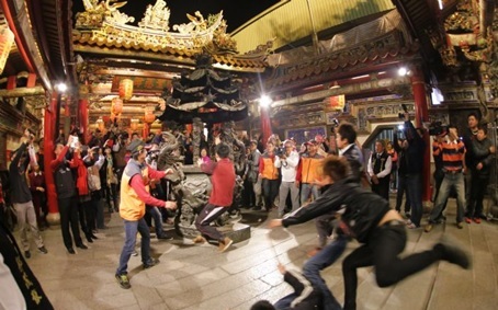 為何大年初一要「搶頭香」？內政部說分明