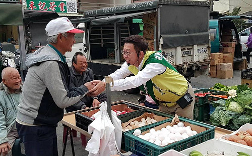郭國文：走進民眾  政策出來  農老幼托最實在