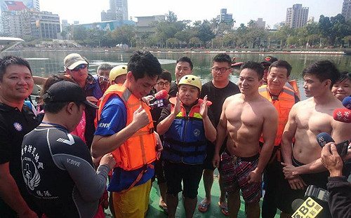 (影)跳愛河「試水溫」 潘恆旭、鍾小平示範「墜入愛河」