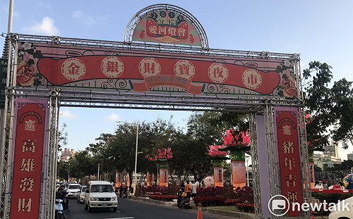高雄燈會牌坊登場！臉書社群再度瘋傳「韓式美學」