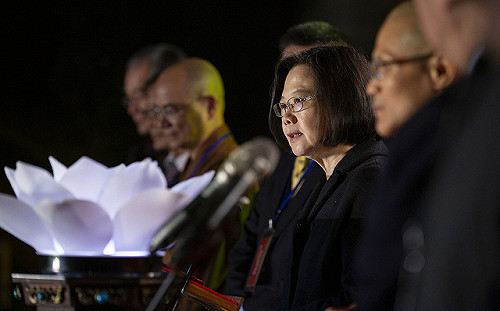 法鼓山「好願在人間」 蔡英文：為台灣進步發展努力