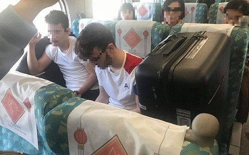 都擠爆了還…老外行李霸佔自由座 高鐵：勸導後移行李區