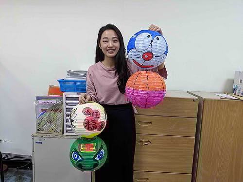 板橋監理站彩燈祈平安 每位考生還送平安燈籠