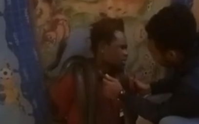 (影) 超猛逼供! 男子偷手機 印尼警方竟用巨蛇纏身法