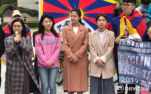 4北市議員為西藏自由而騎  中國團客經過好奇關注