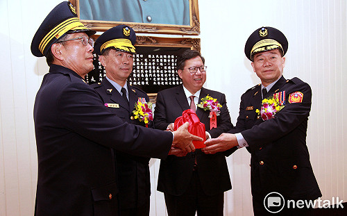 陳國進接任桃市警局長 鄭文燦：桃園將增700位員警