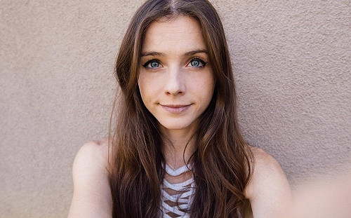 《爐石戰記》紅龍Alliestrasza實況主生涯甘苦談　情人節曝已名花有主