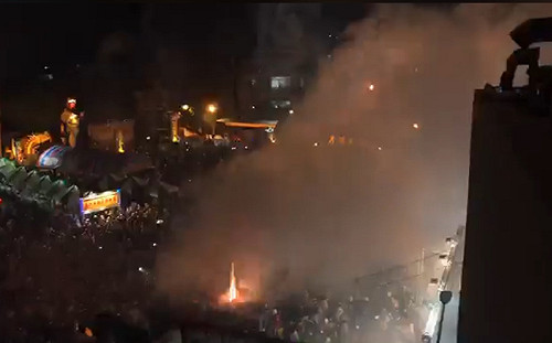 影）台南鹽水蜂炮登場  民眾會集朝聖