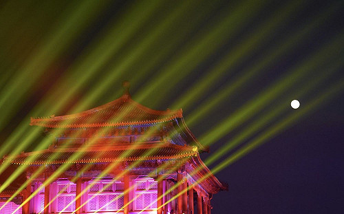 北京故宮百年來首次夜間燈光秀　元宵夜美翻！