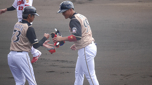 沖繩直擊／太猛了！首打席就敲安　王柏融連7戰安打超強