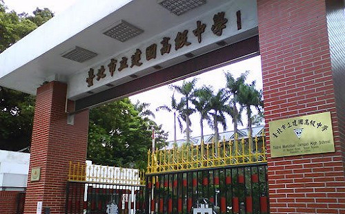 建中繳錢買禮物送高三學長「傳統」 惹怒家長喊「倒會」！